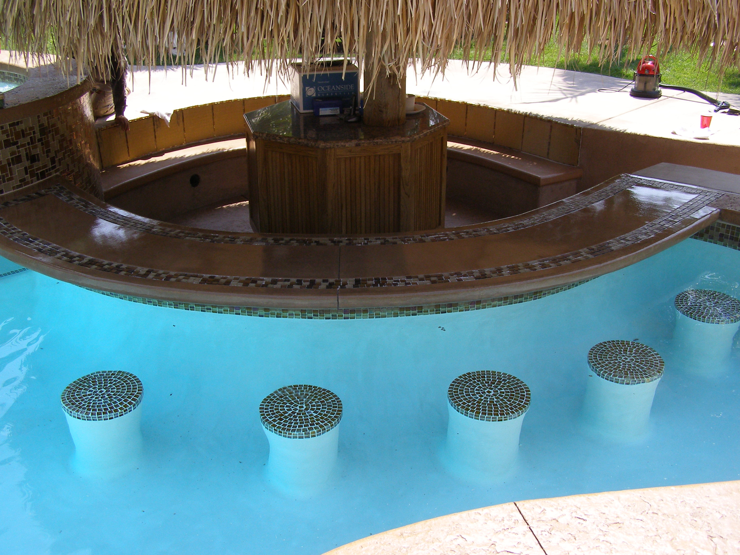 A Circular Shaped Counter Space Beside a Pool