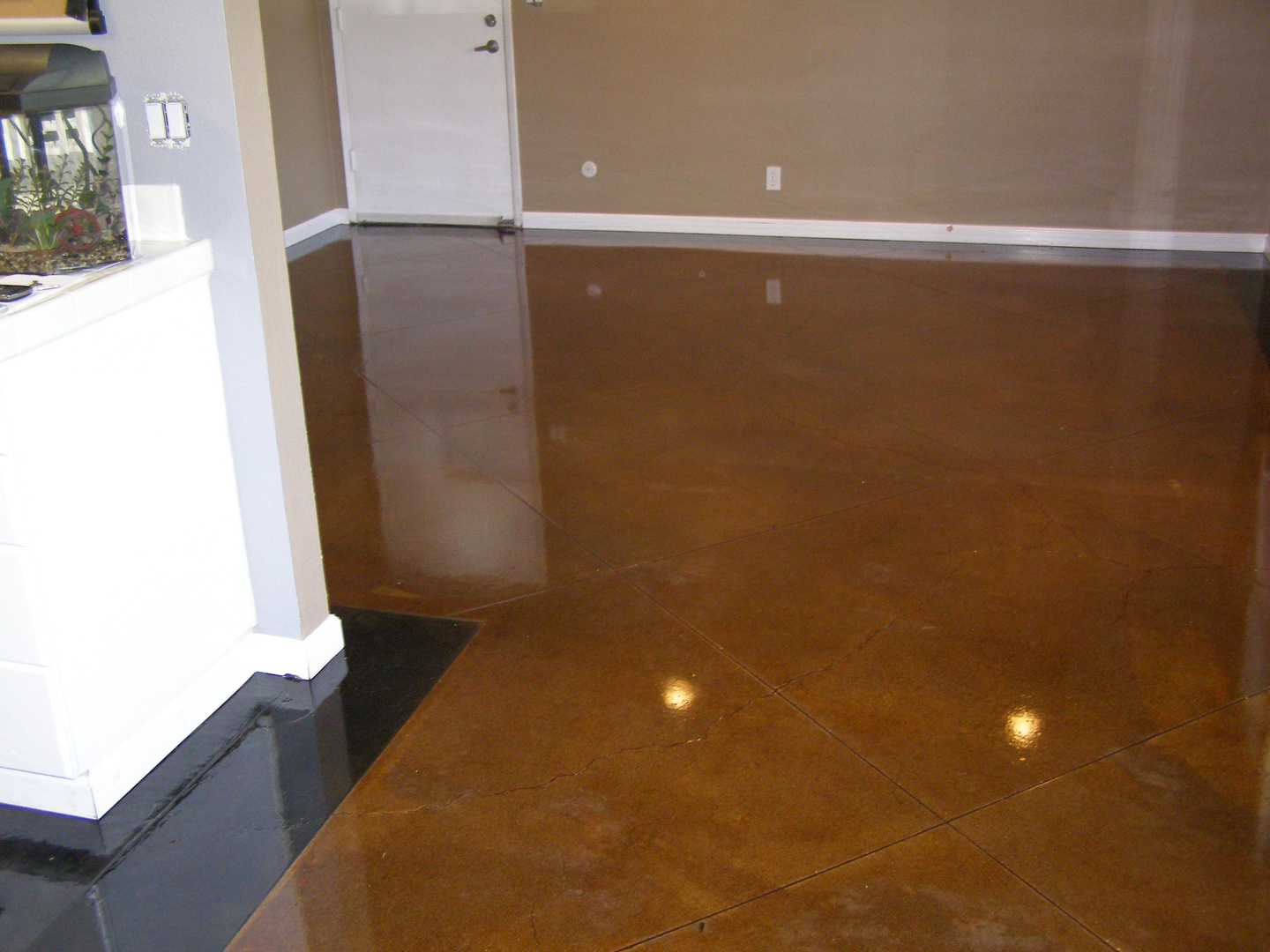 A Brown Color Glazing Floor With Black Outline