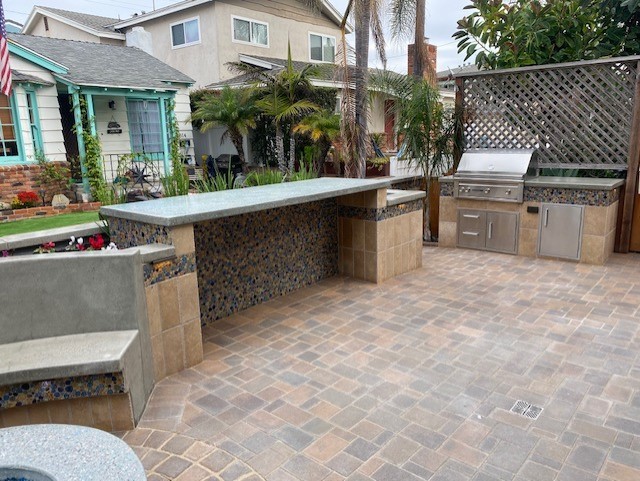 Granite dotted design counter tops for sitting in the garden