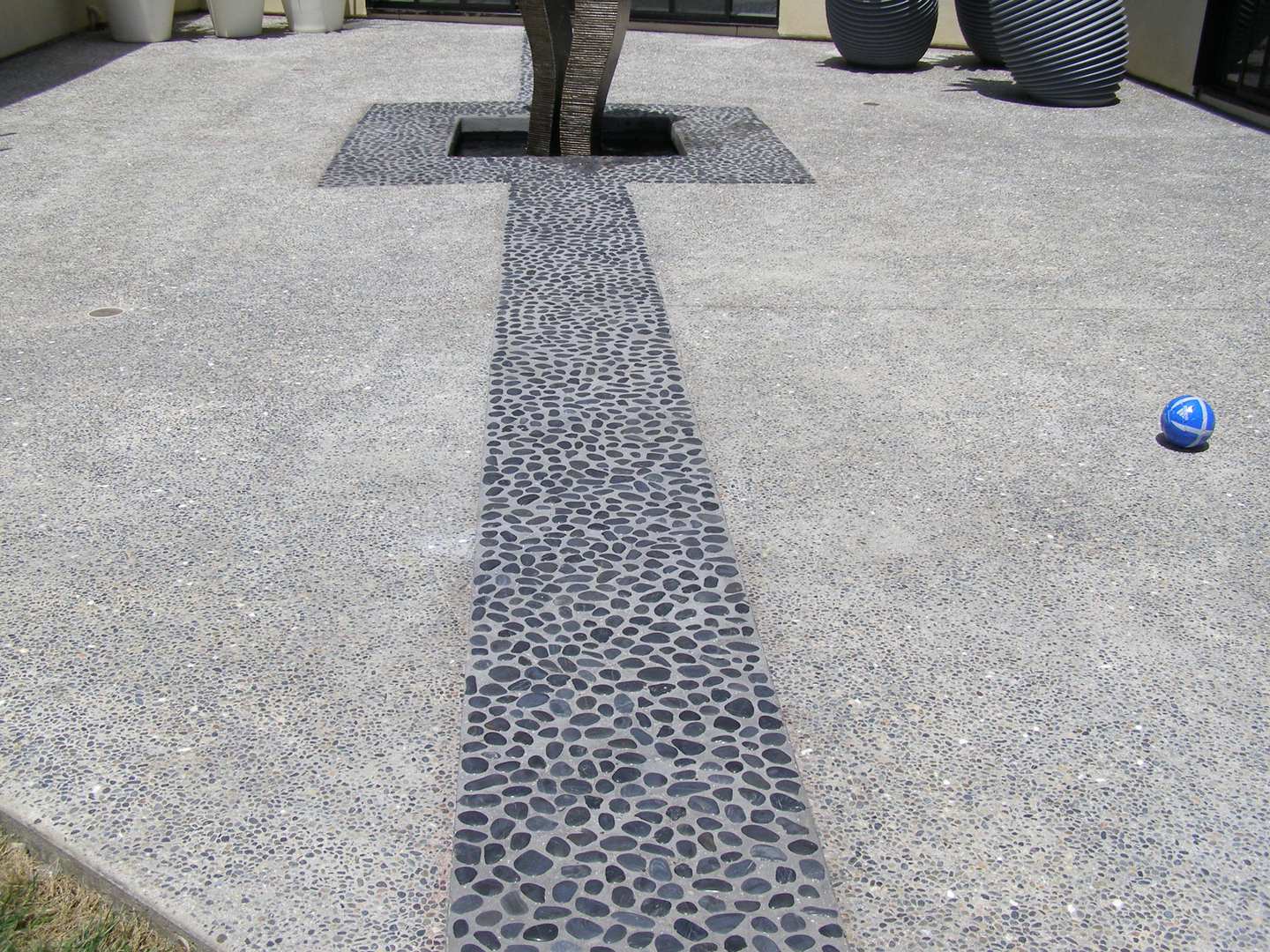 A Chip Floor With Design Pattern for Residential Outdoors